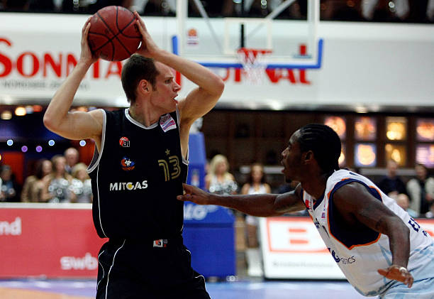 为某国际一 为某国际一